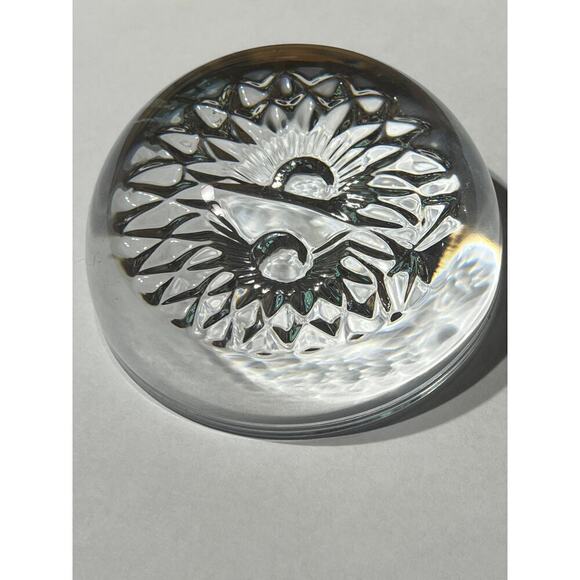 Gorgeous Vintage Owl Glass round Paperweight 1990's. Birds. Office.Home. - Picture 2 of 6